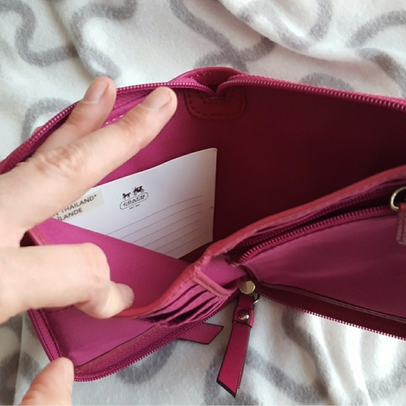 Pink coach wallet - Picture 3 of 3